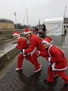 team gardiner girls santa run